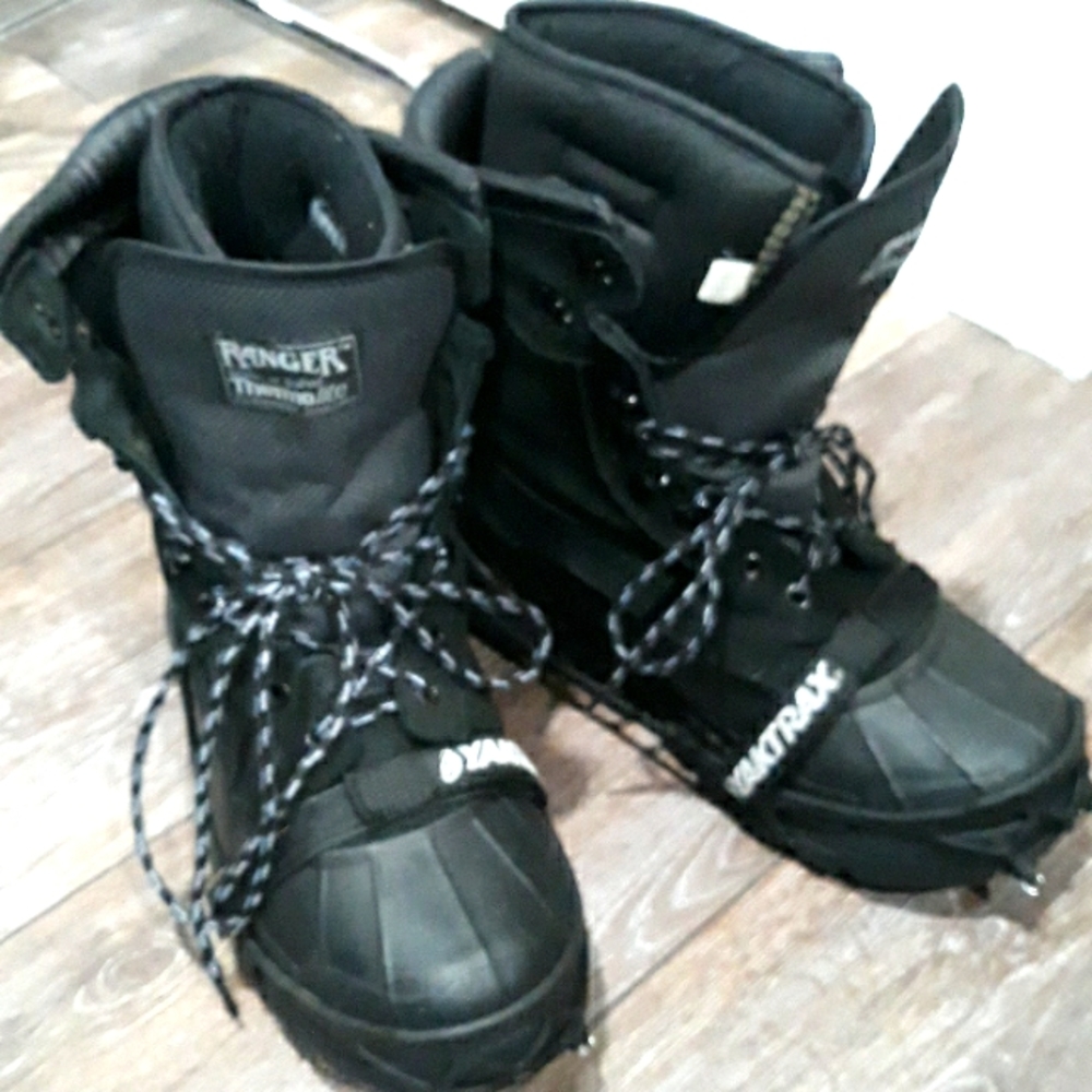 Ranger black rubber and suede snow boots w removable lining. Size 10
